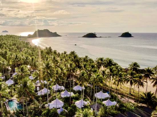 MorefunTourism's tweet photo. #Nacpan Beach is 'the' place. That's about it!🏝
It's surely going to take your breath away.🌊😍

📍 #ElNido
#PhotoOfTheDay #blogger #blog #travel #world #nature #sea #photographer #love #adventure #beach https://t.co/rsajJf89Zf