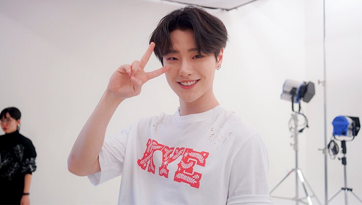 CHOSEUNGYOUN_TH's tweet photo. [THREAD] รูปภาพของซึงยอนจากเบื้องหลังการถ่ายนิตยสาร allure korea ฉบับเดือนมีนาคม 🎢☁️

▶ https://t.co/myvQtqDvYT

#조승연 #CHOSEUNGYOUN #โชซึงยอน 
#WOODZ https://t.co/5X0fhUaTFj