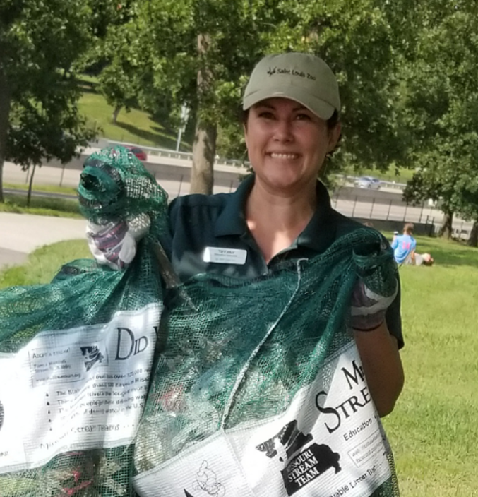 EducatorsIz's tweet photo. #FacesFriday

Name: Tiffany
Institution: @stlzoo 
No. of years working as zoo educator: 9
Favourite animal: Sharks

See more on FB https://t.co/PFKxRStyGv

#ize #zooaquariumeducators #izeducators #facesofize https://t.co/3pgIAyilMA
