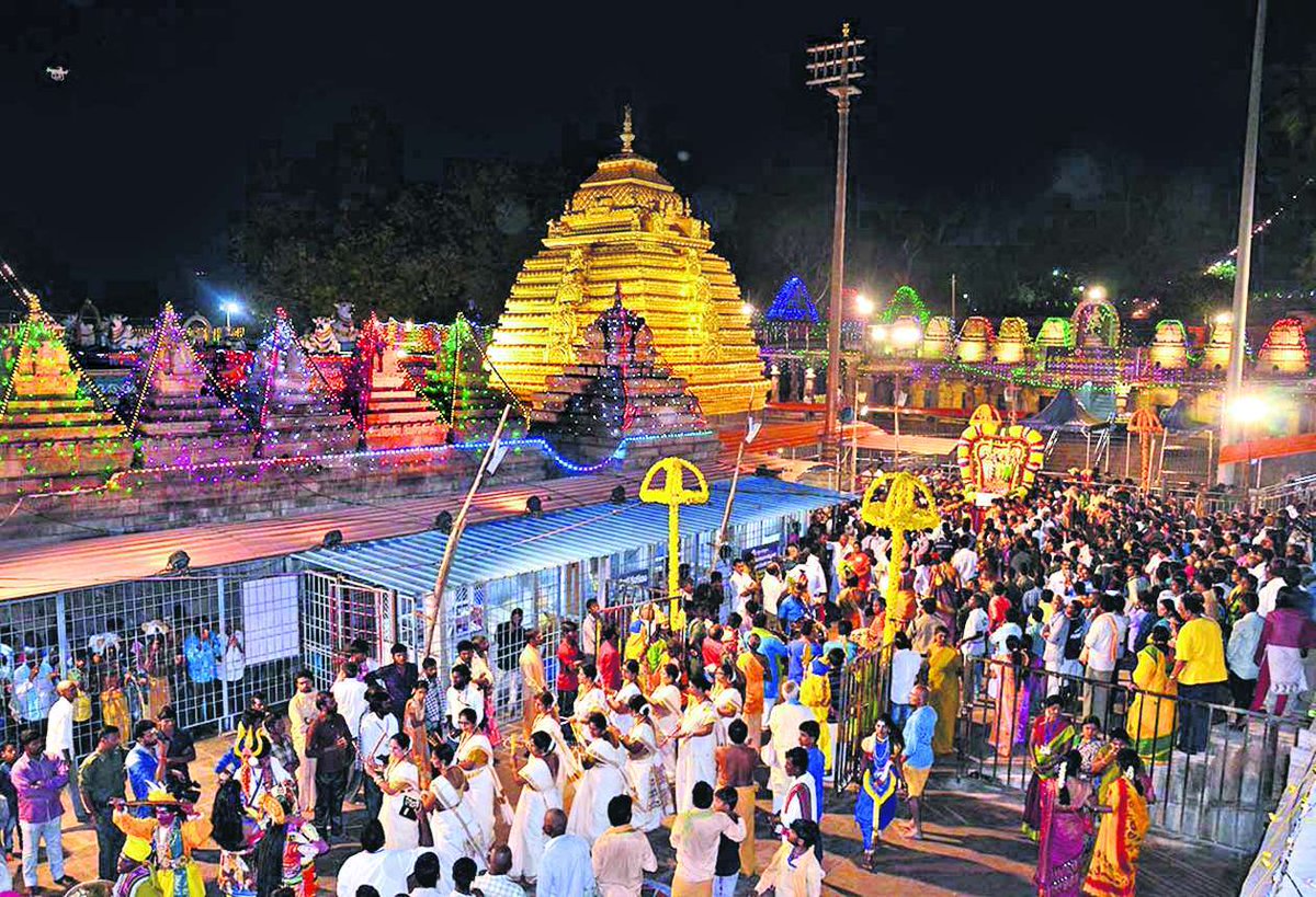 Best Time to Visit Mallikarjuna Jyotirlinga – Season, Month & Festival Wise Guide Best Time to Visit Mallikarjuna Jyotirlinga – Season, Month & Festival Wise Guide