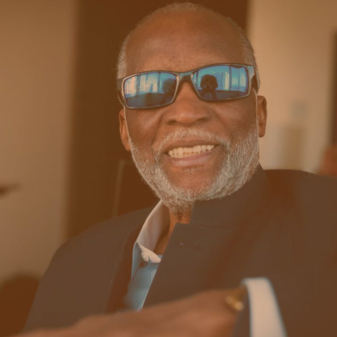 📝 Bio :

In 2003, Ahmad Jamal received the Gold Medallion 🏅 from <a href="/SteinwayAndSons/">Steinway & Sons</a> for their 150 Years Celebration (1853-2003) 

#ahmadjamal #ahmadjamallegacy #jazz #jazzpiano #piano #steinwaypiano #musicartist  #musicgenius #musiclove #jazzmasters  #steinway #steinwayandsons