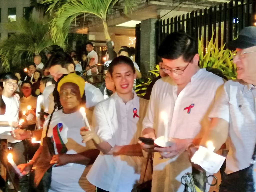 anjo_bagaoisan's tweet photo. LOOK: Coco Martin, other cast members of FPJ's Ang Probinsyano among ABS-CBN workers lighting candles around the network compound https://t.co/s0nKXrNlVE