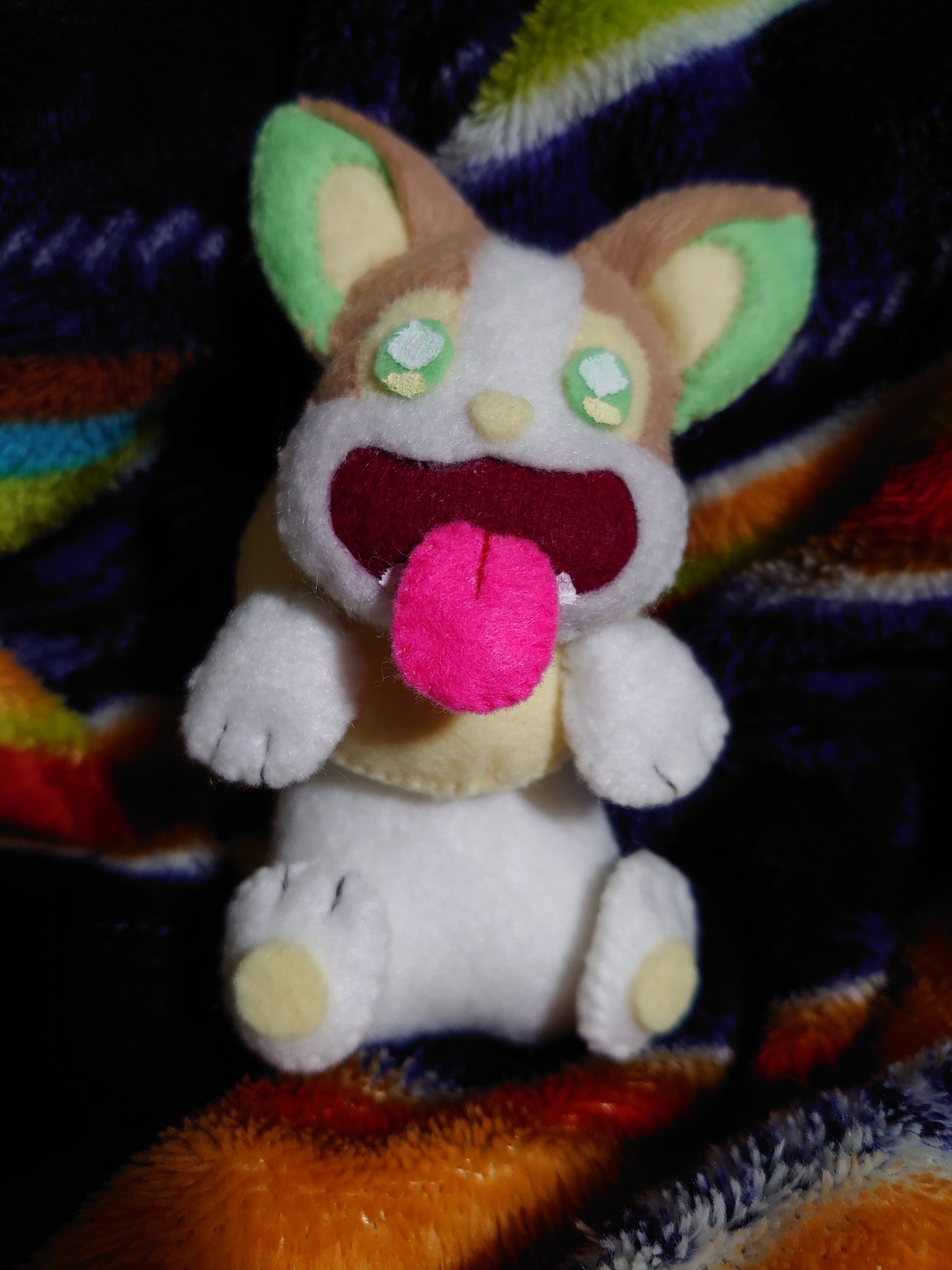 ルー ポケセンのぬいぐるみのように可愛く作りたかったのに 全部バケモノ化してしまって当初と違う形になってしまった 型紙 なにそれ知りません 尻だけは気合い入れました 横から見たらダメ絶対 フェルト ポケモン手芸 T Co