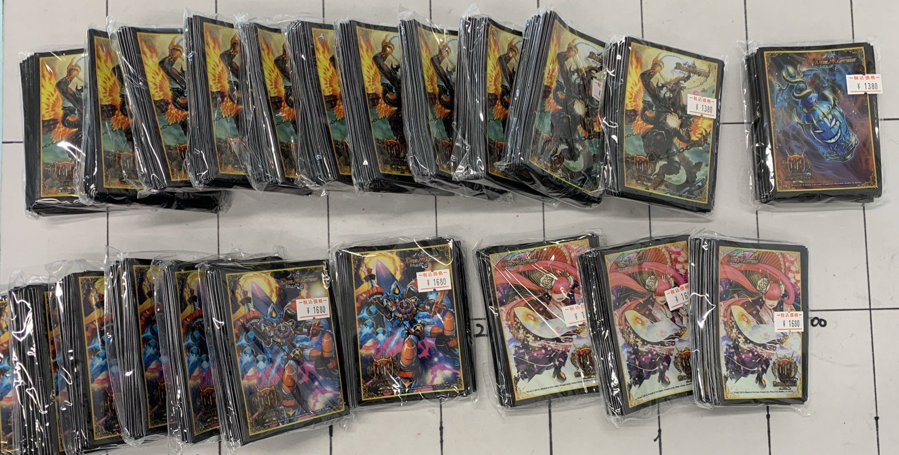 メルカード アキバカードショップ デュエルマスターズ 入荷情報 Gpのサプライいっぱい入荷しました 涙の卒業プリン スリーブ 1680プレイマット 2480 ドゥポイズ スリーブ 1380プレイマット 2480 轟轟轟ブランド スリーブ 1680プレイマット