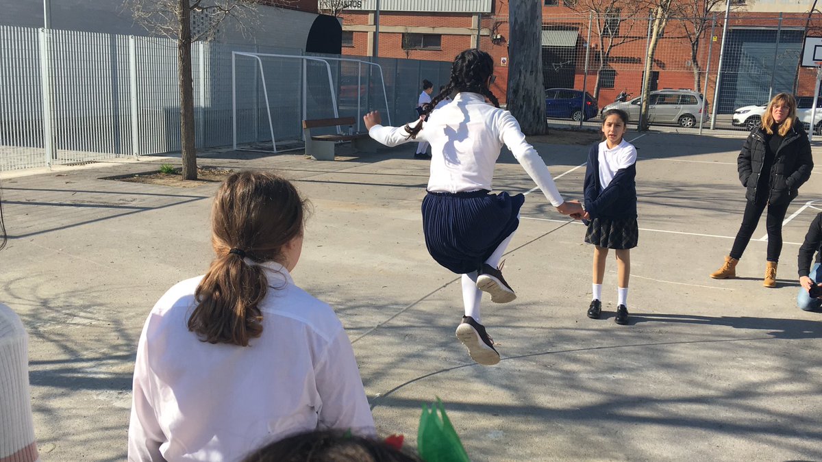 inselprat's tweet photo. Per desenvolupar el projecte hem tingut la col·laboració del Pedro Sepúlveda de #ProyectoPregunta i de la cooperativa @CoeducAccio tots els nostres alumnes i tot l’equip docent. 👏🏼👏🏼👏🏼👏🏼 https://t.co/IaBrhmmjvo