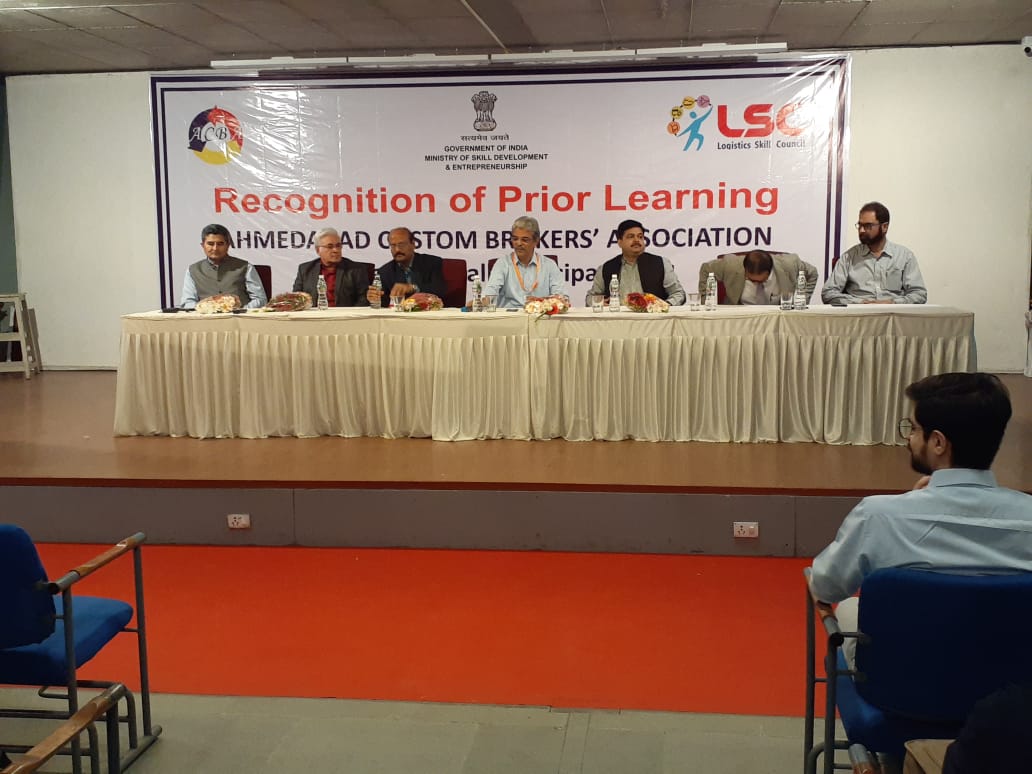 CouncilSkill's tweet photo. Recognition of Prior Learning Program RPL2, Training Session in full swing, at Ahmedabad, organized by Ahmedabad Custom Brokers' Association, a with packed attendees, on Friday 21st February 2020 Giridharan
#rpl #trainingsession #Ahmedabad #custombrokersassociation https://t.co/XXpsp2d9R5