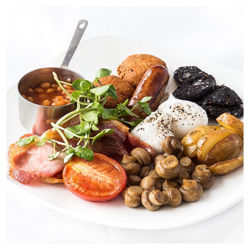 Full English before the game on Sunday? 

cheshire pork sausage, grilled bacon, plum tomatoes, fried mushrooms, morphets farm black pudding, two poached eggs, sautéed potatoes, baked beans and toast
£9.50

#albertsshed #MUFC #sundaygame #breakfast