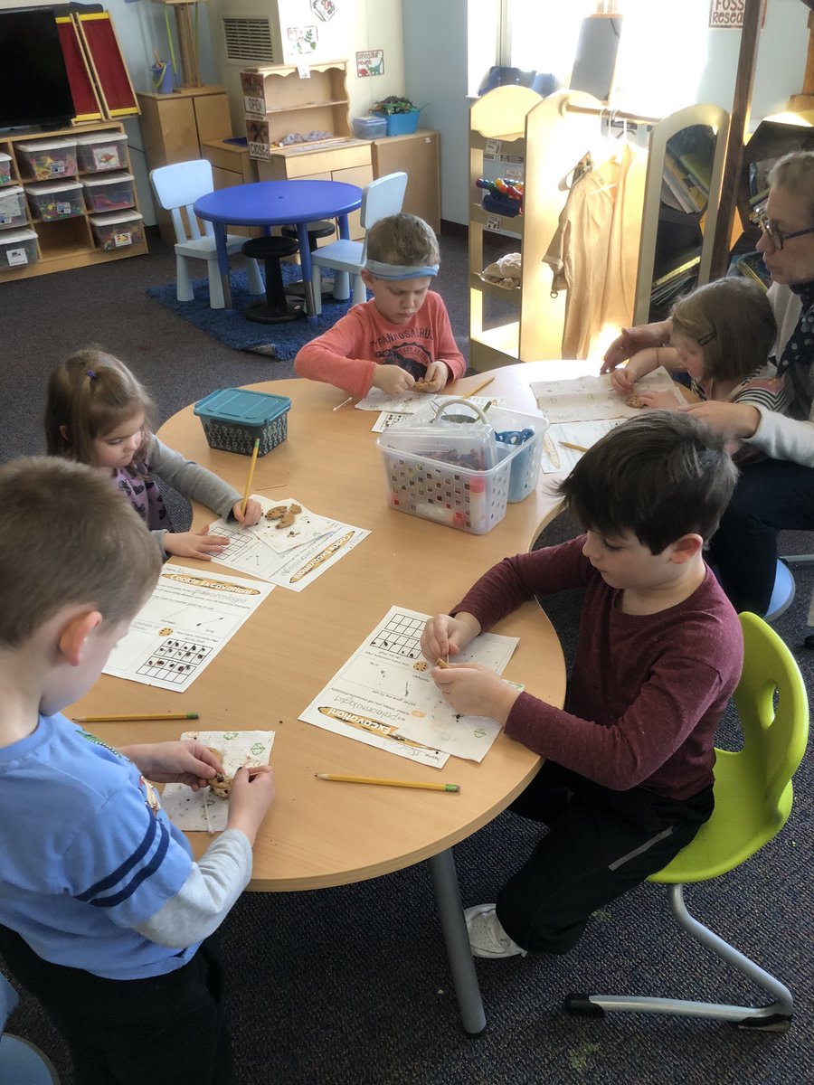 gallbusybees's tweet photo. We are paleontologists excavating chocolate chips! 🍪 🕵🏼 🦕 @Emily_Sickler #harvestlearn https://t.co/fGy2OqzfQK