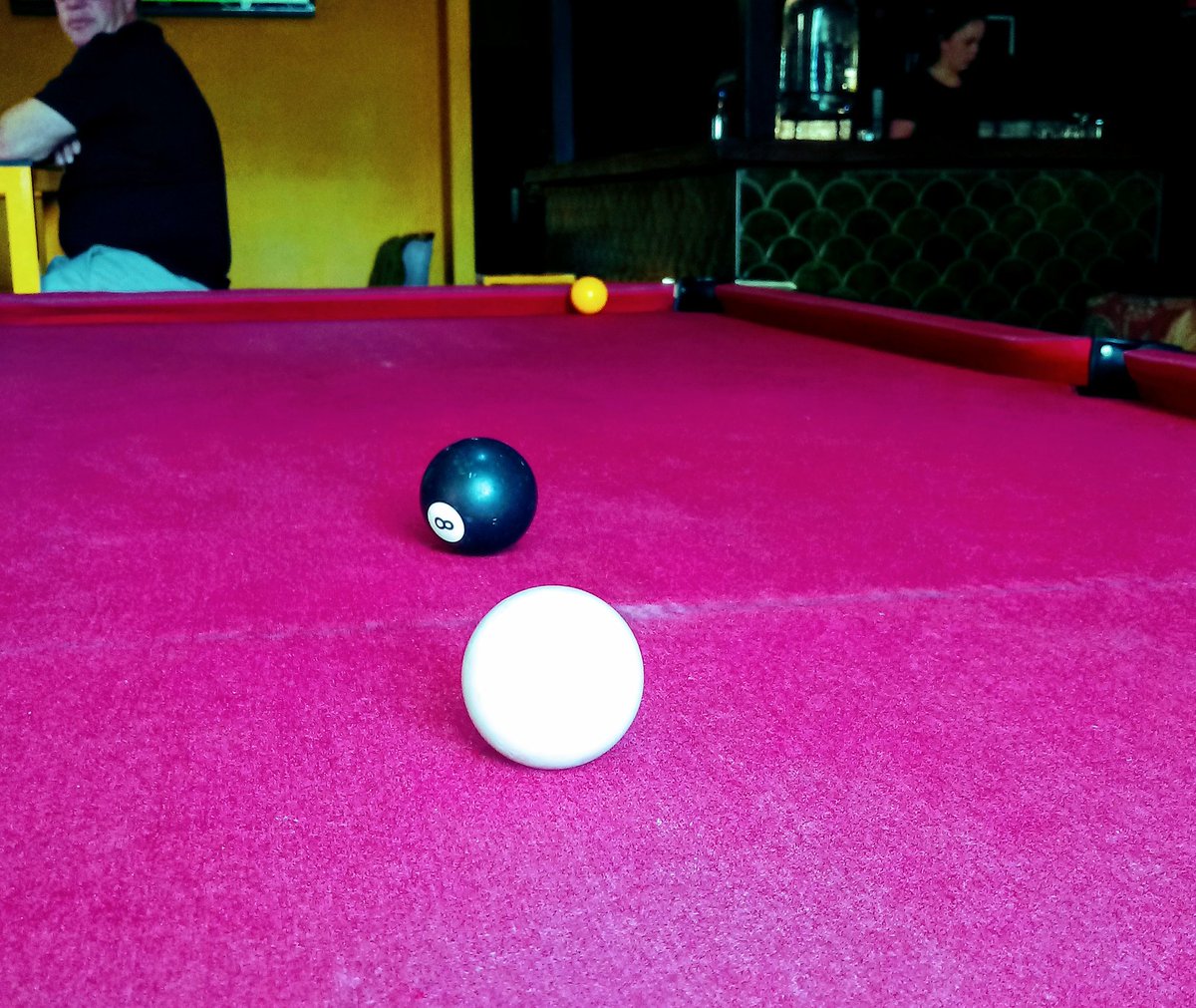 Gres_WK's tweet image. just goes to show, you never know when high school physics will come in useful #pubpool #pubphysics #snellslaw #yesInudgedtheyellow