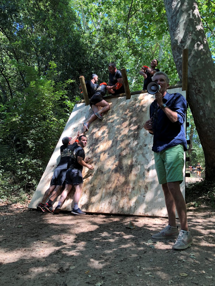 Koh Lanta reprend ce soir sur <a href="/TF1/">TF1</a> !!  Si vous aussi, vous souhaitez faire vivre un Team building Koh Lanta avec <a href="/DenisBrogniart/">Denis Brogniart</a> et ses équipes à vos collaborateurs et/ou clients. 💪🌴🗿

Contactez Agathe Lebreton: aglebreton@tf1.fr  

#KohLanta