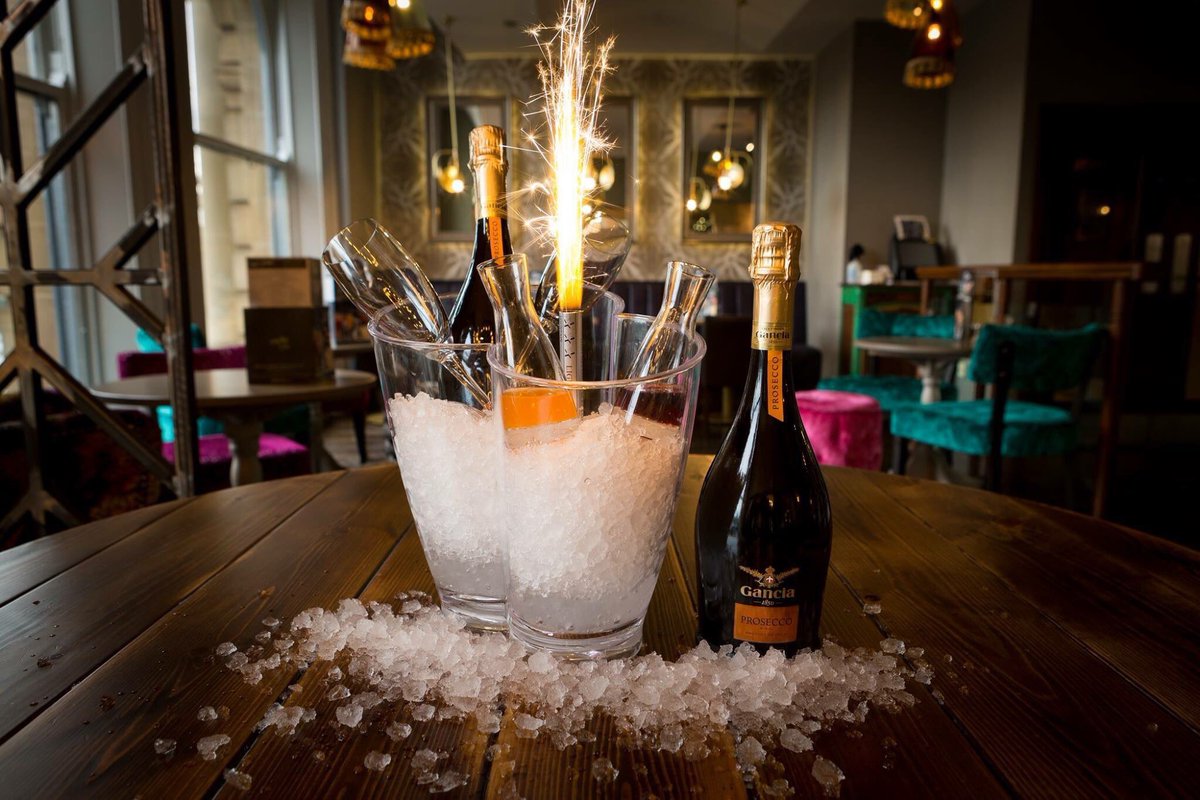 SlugHarborne's tweet photo. Pop open the #fizz and start the weekend off in style #fizzyfriday bottles start from just £13 #fizzpiration #friyay https://t.co/ElvtovlRED