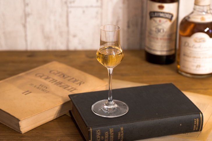 オーツカ Light Amp Strong をコンセプトにした 軽くて強い ガラスづくりが真骨頂のシュピゲラウ ドイツの名バーテンダーとコラボして生産された本作は ウイスキーをはじめクリアスピリッツ ウォッカ ジン や リキュール フルーツブランデーのほか