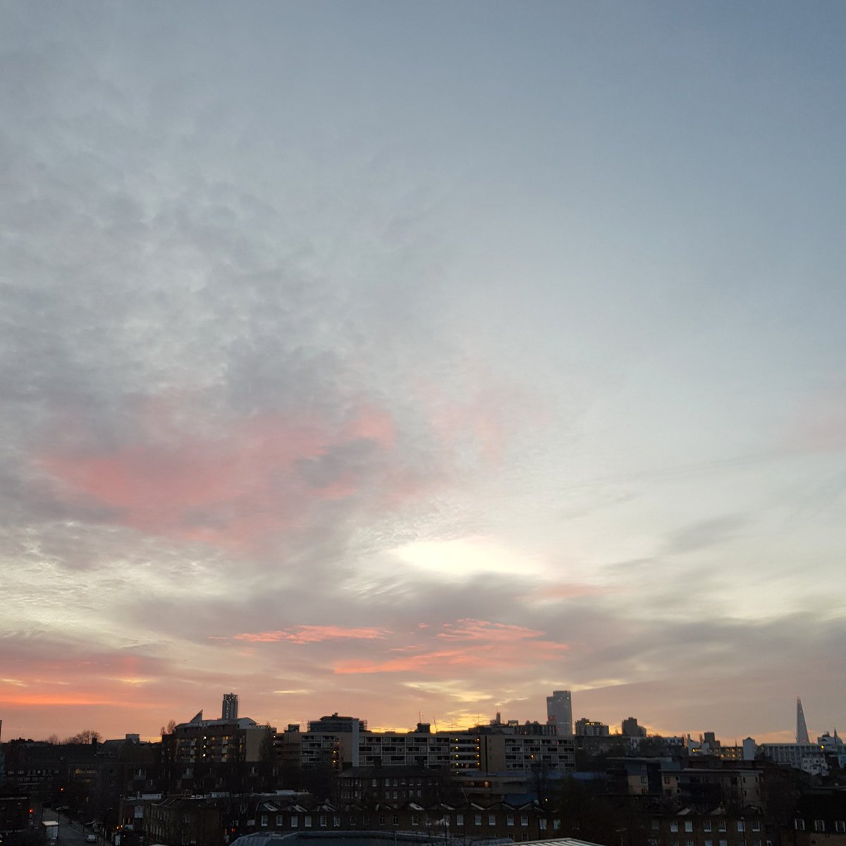 vonStrunckel's tweet image. My very belated posting of today&apos;s sunrise speaks of today&apos;s mood - pre-New Moon, slow-moving, reflective. 
So what are you not going to do today?