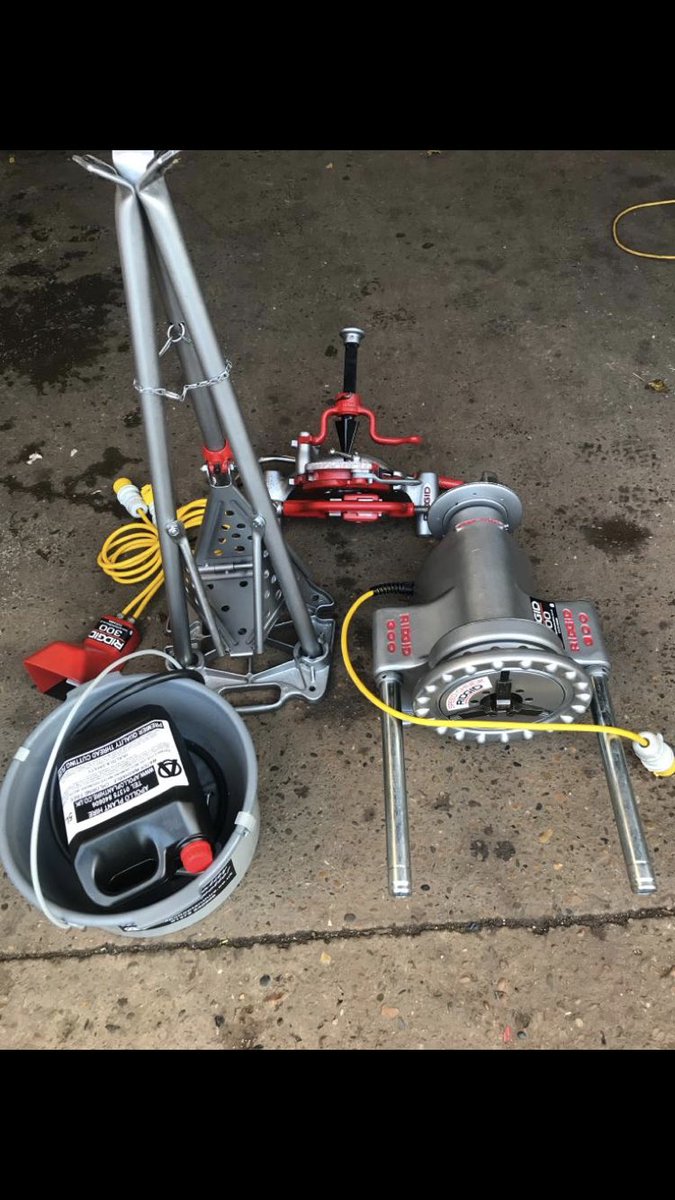 “A good tool improves the way you work. A great tool improves the way you think.”
A reconditioned Ridgid 300 Set up awaiting to go out to our customer! Interested in buying a reconditioned machine? Get in touch with us today! 📲 📧