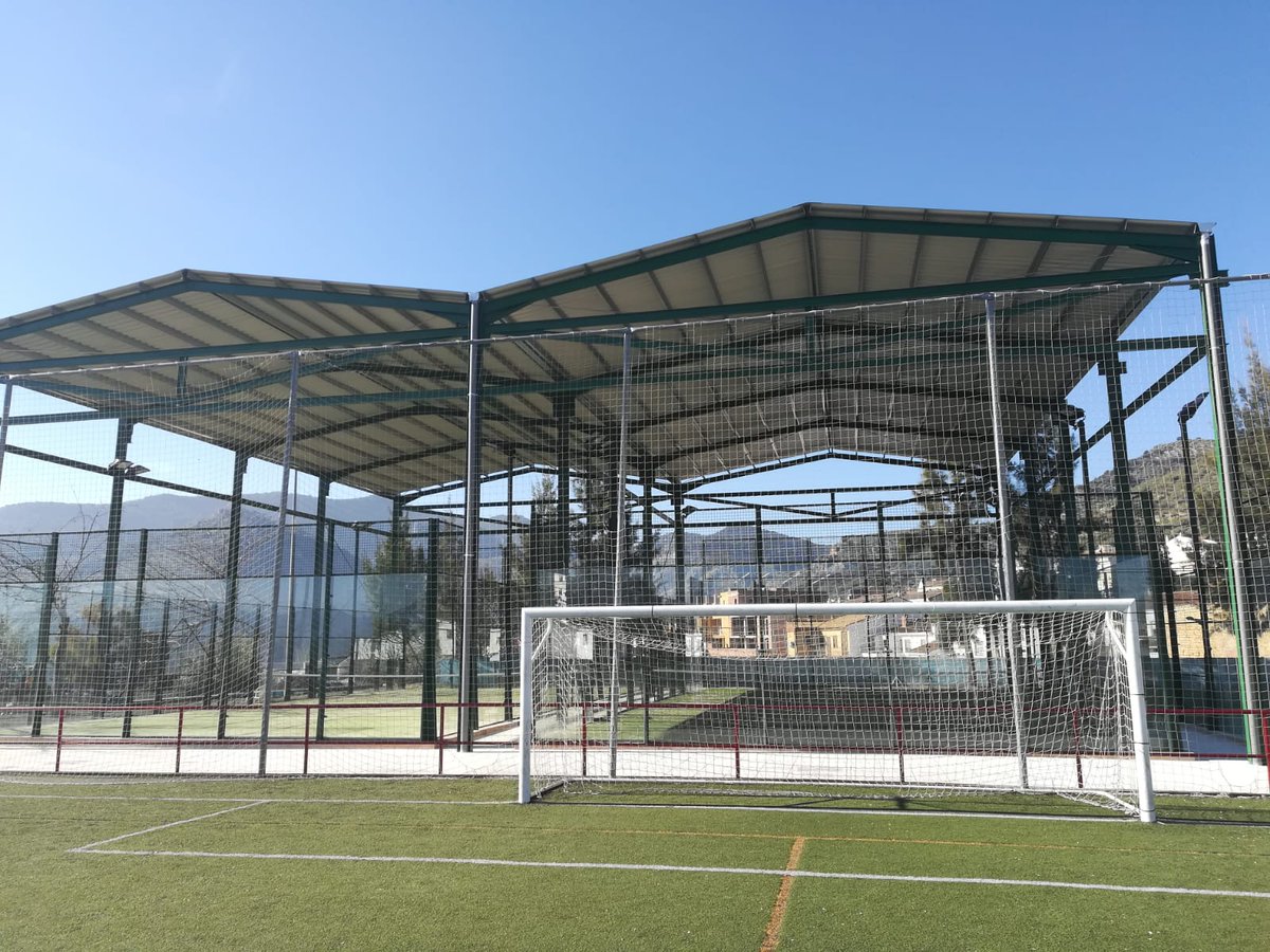#GobiernoMunicipal | Finalizadas las obras de las dos cubiertas de las pistas de padel situadas en nuestras instalaciones deportivas.