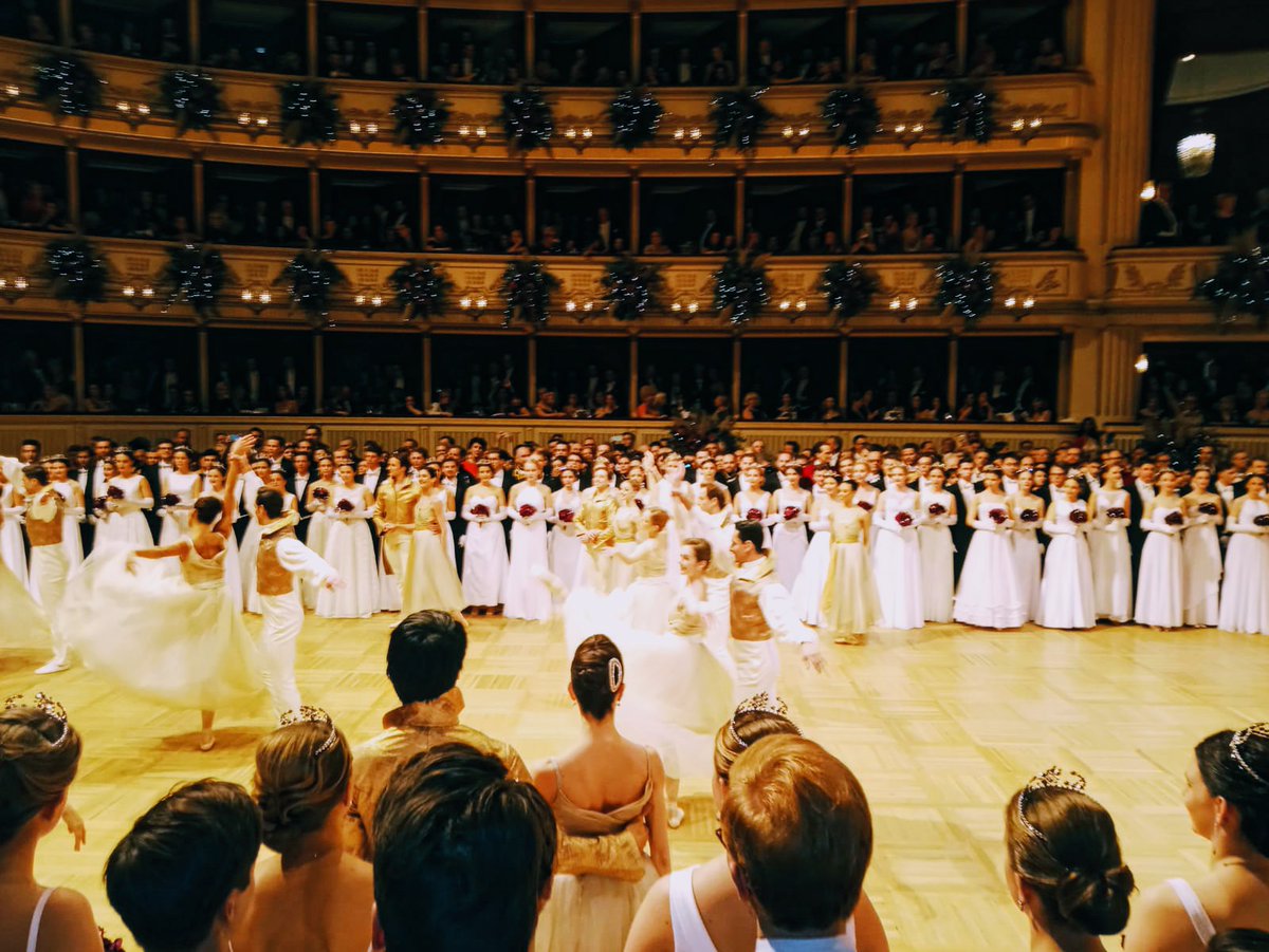angelikalancsak's tweet photo. Impressions #Opernball Vienna celebrates life #Operaball2020 #OperaballVienna
#DubaiMatchmaker #DubaiMatchmaking #EliteMatchmaking #angelikalancsak #London #Austria #UAE #Dubai #AbuDhabi #Bahrain #Saudiarabia #Monaco #MonteCarlo #Lifestyle https://t.co/FFR51qPWdY