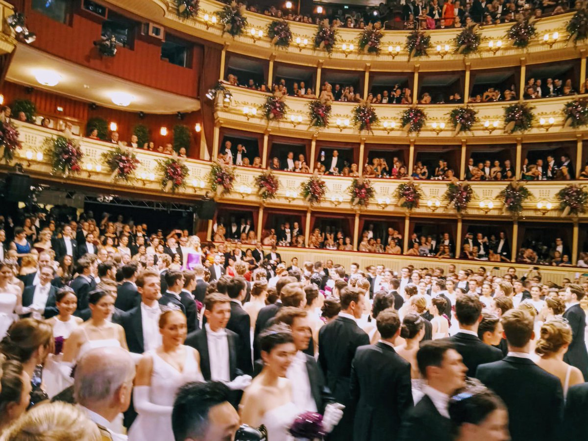 angelikalancsak's tweet photo. Impressions #Opernball Vienna celebrates life #Operaball2020 #OperaballVienna
#DubaiMatchmaker #DubaiMatchmaking #EliteMatchmaking #angelikalancsak #London #Austria #UAE #Dubai #AbuDhabi #Bahrain #Saudiarabia #Monaco #MonteCarlo #Lifestyle https://t.co/FFR51qPWdY