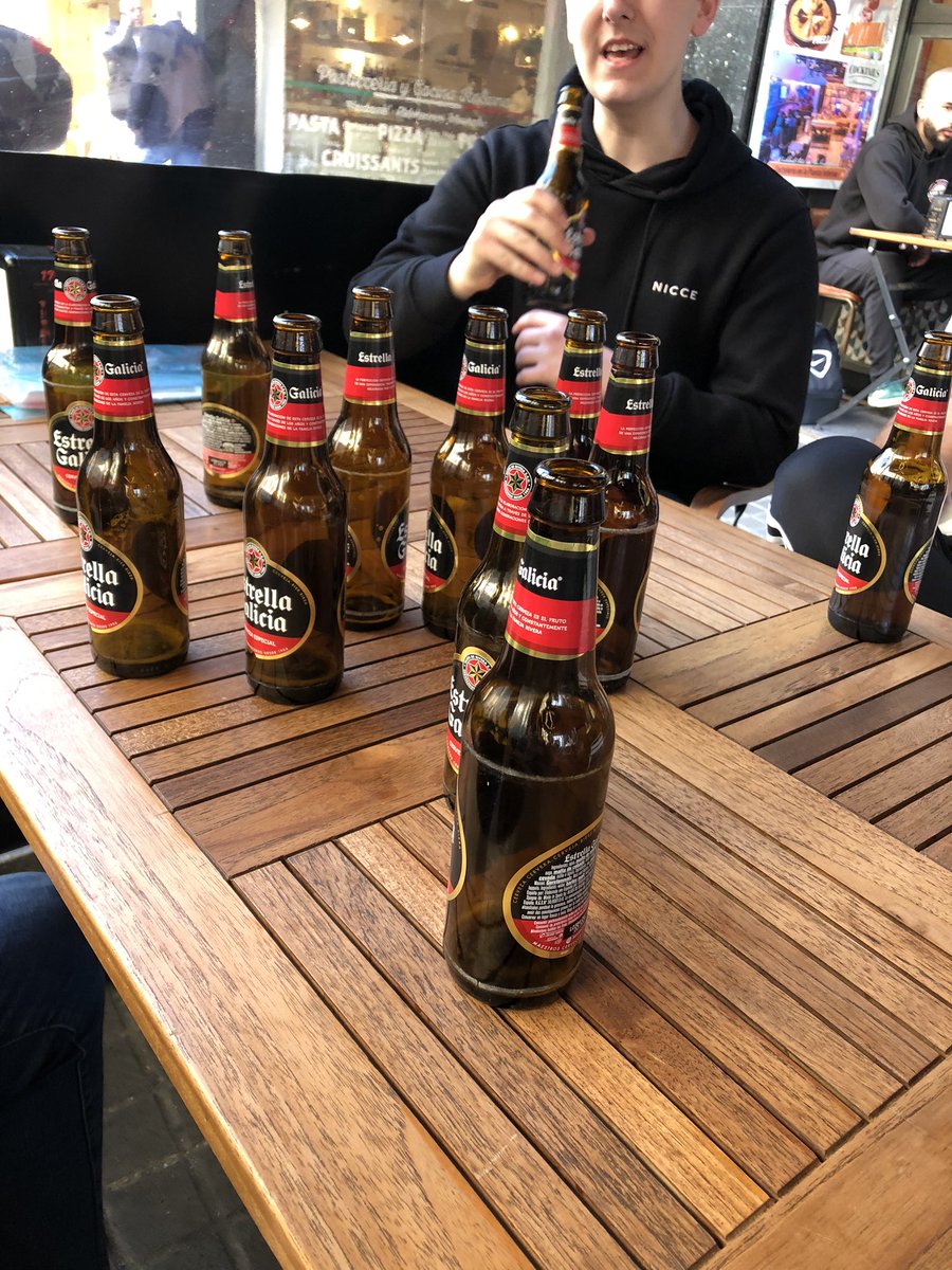 Tom_D98's tweet photo. Arrived in Barcelona! 🇪🇸🍺 https://t.co/X1clViK1x8