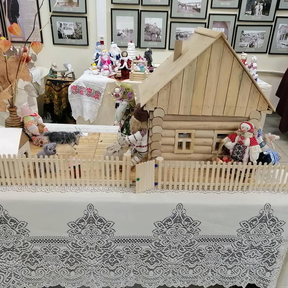 intourcenterkin's tweet image. В Кинешемском музейно-просветительском центре им. Б. М. Кустодиева (ул. Фрунзе, 9/22) работает выставка кукол выполненных по мотивам народных традиций.  Куклы изготовлены в студии "Решемская сударушка" под руководством Е. Ю. Митачкиной. Выставка будет работать до 26 февраля.