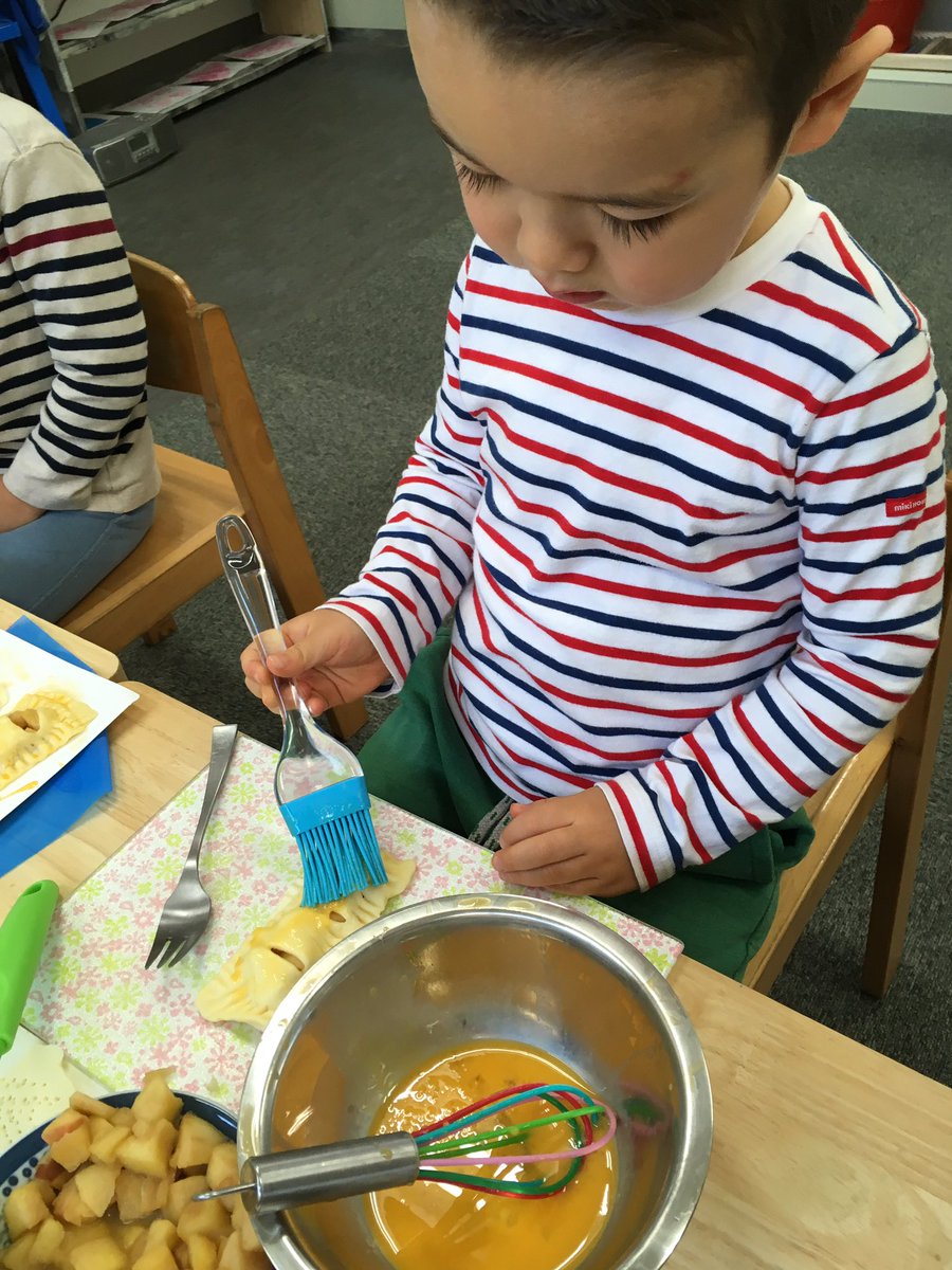 MSTokyoSequoia's tweet photo. We had an amazing time baking apple pies today🍎🍎🍎 https://t.co/hs9VbRFRC7