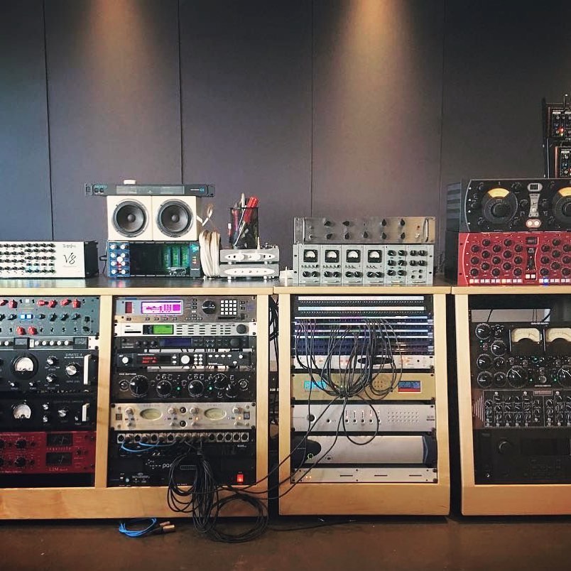 DigitalAudioDK's tweet photo. You might argue it's a shame to cover your gold, but in reality AX32 sounds just as great whether it's covered in cables or sitting in a dull 'machine room'! 😎
Learn more about AX32: https://t.co/PxTeC2Sm67
#dadax32 #digitalaudiodenmark #ax32 #recordingstudio https://t.co/6Qa3GjUrWi