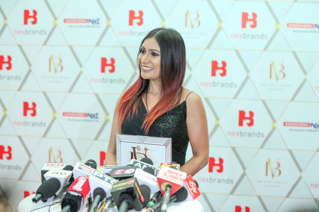MissMalini's tweet photo. @maliniagarwal was awarded “The Extraordinaire – Social Media Influencer" Award at the Brand Vision Summit last night and we couldn’t be happier! 😍
Organised by @nexbrands
#brandvisionsummit #brandvisionsummit2020 #extraordinaire #nexbrandsinc #NexBrands #Themasterstroke https://t.co/CFxa3ZqCj3