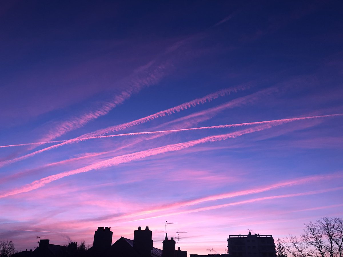 Good morning Angers ! 😃
#angersmaville #angers #nofilter #merenature #beauté #terre #earth #chemtrails <a href="/Angers/">Ville d'Angers</a> @mavilleangers