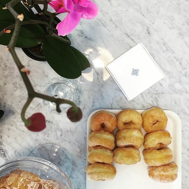 algherohotel's tweet photo. Frati Fritti e i classici dolci di carnevale, utilizziamo semole rimacinate a pietra esclusivamente sarde.
.
.
.
.
.
#carnevale #alghero #algherocentrostorico #algherofficial #visitalghero #dolcisardi #sardegna #fratifritti #zeppole #zipulas #castagnole https://t.co/4iVSzWWEl6 https://t.co/trvqlxBtZy