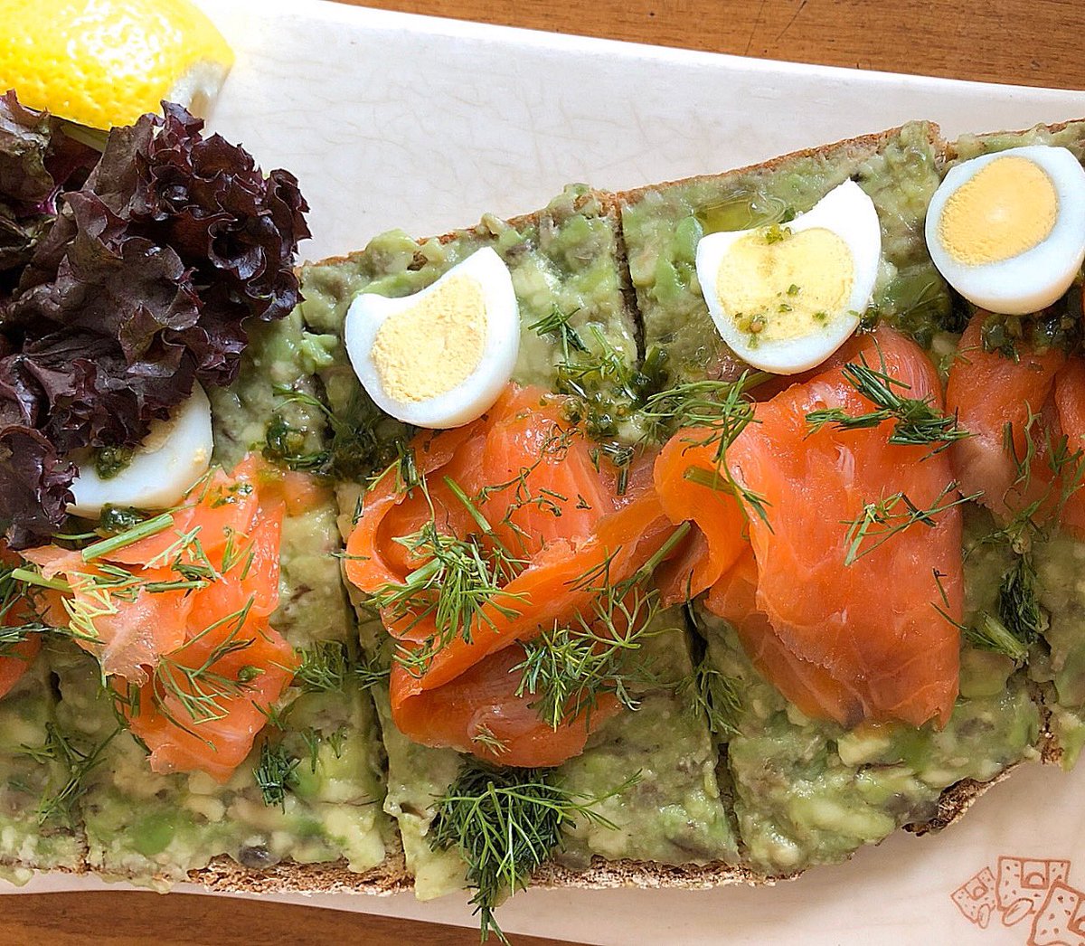 Vücudun sindirim sisteminin düzenli çalışmasına yardımcı olan somon bizim en keyifli reçetelerimizin bir parçası 🤗
•••
#lepainquotidientr #lepainquotidien
📸 @eraykilic