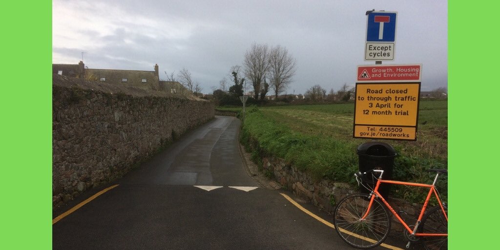 Calling residents of St Clement ⚓️ ! The trial closure of Rue de Maupertuis to allow students to safely walk and cycle to schools nearby is about to end. Contact your parish representatives and VOTE at the next Parish Assembly in March (24th TBC) to make this permanent!