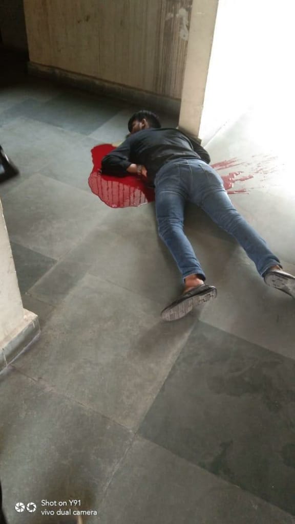 aap_ka_santosh's tweet image. #Gomtinagrचाकूबाजी घटना पर पुलिस को कोसने के बजाए कभी सोचिए हम क्या दे रहे है अपने बच्चों को?
सोचिये!
आप नेता हैं ,व्यापारी है या जो भी,
पर ऐसी क्या चीज़ है जिसकी कमी आपके बेटे को हत्यारा बना रही है! @LkoCp @shalabhmani @RajkishorLive @navinjournalist @AwasthiAwanishK