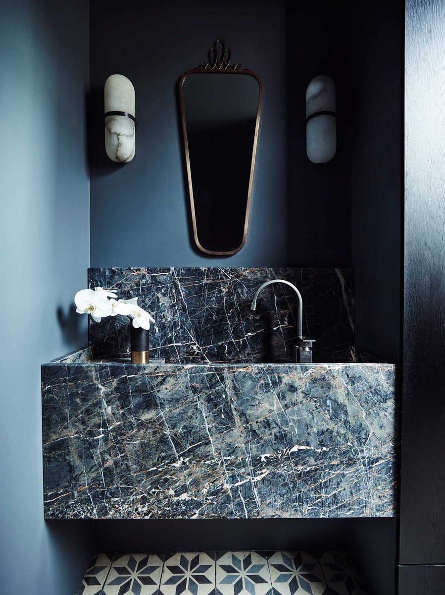 We're seriously crushing on this FABULOUS blue bathroom scheme! 😍 😍 😍 
#Bathroom #InteriorInspiration #BathroomGoals #StyleCrush #Interiors #LimeLaceLoves