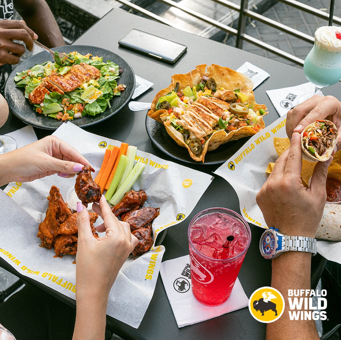 BWWingsOM's tweet photo. Which one are you, the Chicken Caesar Salad, wings, Santa Fe Chicken Salad, or the Pepper Jack Steak Wrap kind of person?💭
Share your taste in the comments below.
#delicious #flavor #Snacks #fresh #tasty #Oman #muscat #CityCentreMuscat #Omanrestaurant #tortilla #schips #crisp https://t.co/PYAwUptqqC