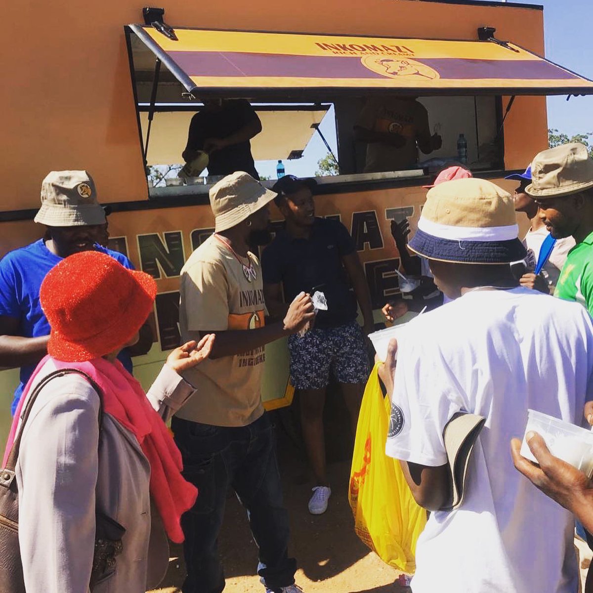 Sangena, sangena, sangena! This past weekend we kicked off our #Inkomazi food truck tour with the original guluva, ZOLA. Spot us in Pimville this weekend and you might win izinto ezimnandi for you and your friends. #IngithathaIngibeke