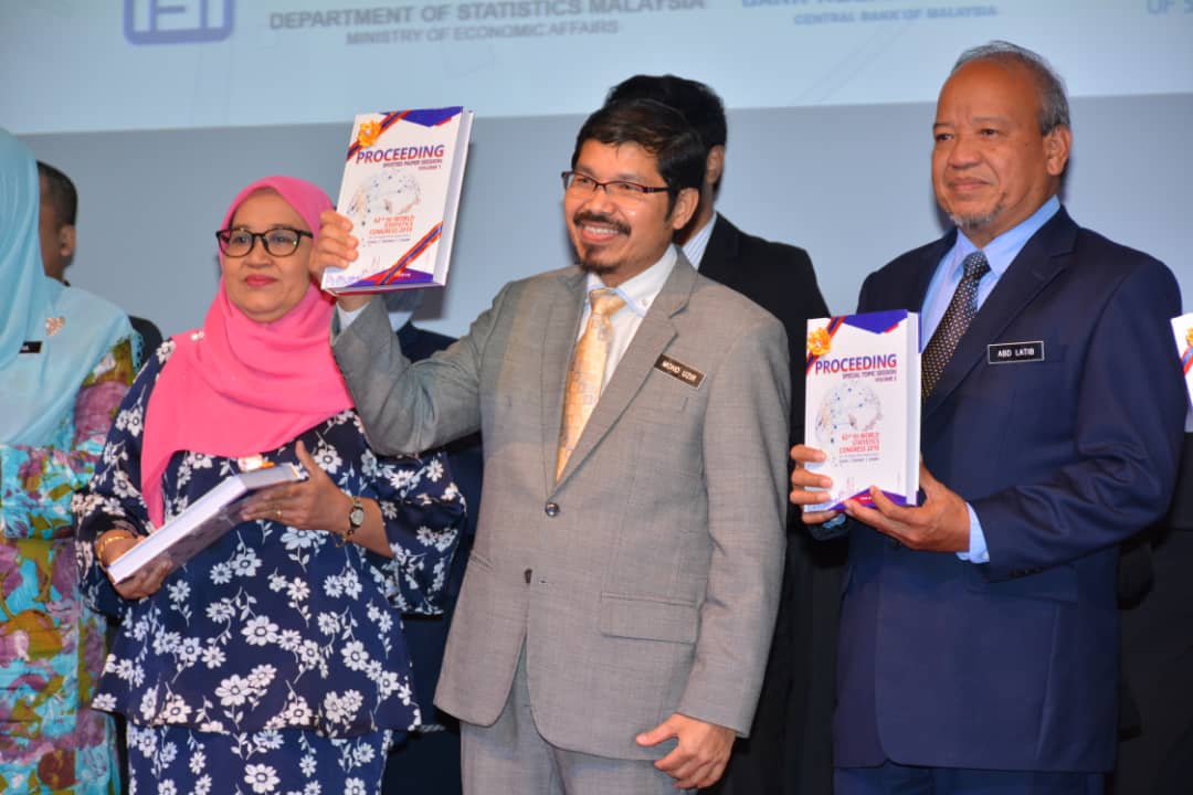 Dr_Uzir's tweet photo. Attending and delivering Opening Remarks6 on 62nd ISI WSC 2019 Proceeding and WSC Song "Statistik... Segalanya Pasti" on 21st February 2020.
#DOSM
#137daystogo
#MenghitungMalaysia
#MyCensus2020
#ISIWSC2019
#StatistikSegalanyaPasti
#KPDOSM https://t.co/WpazXnAtR2