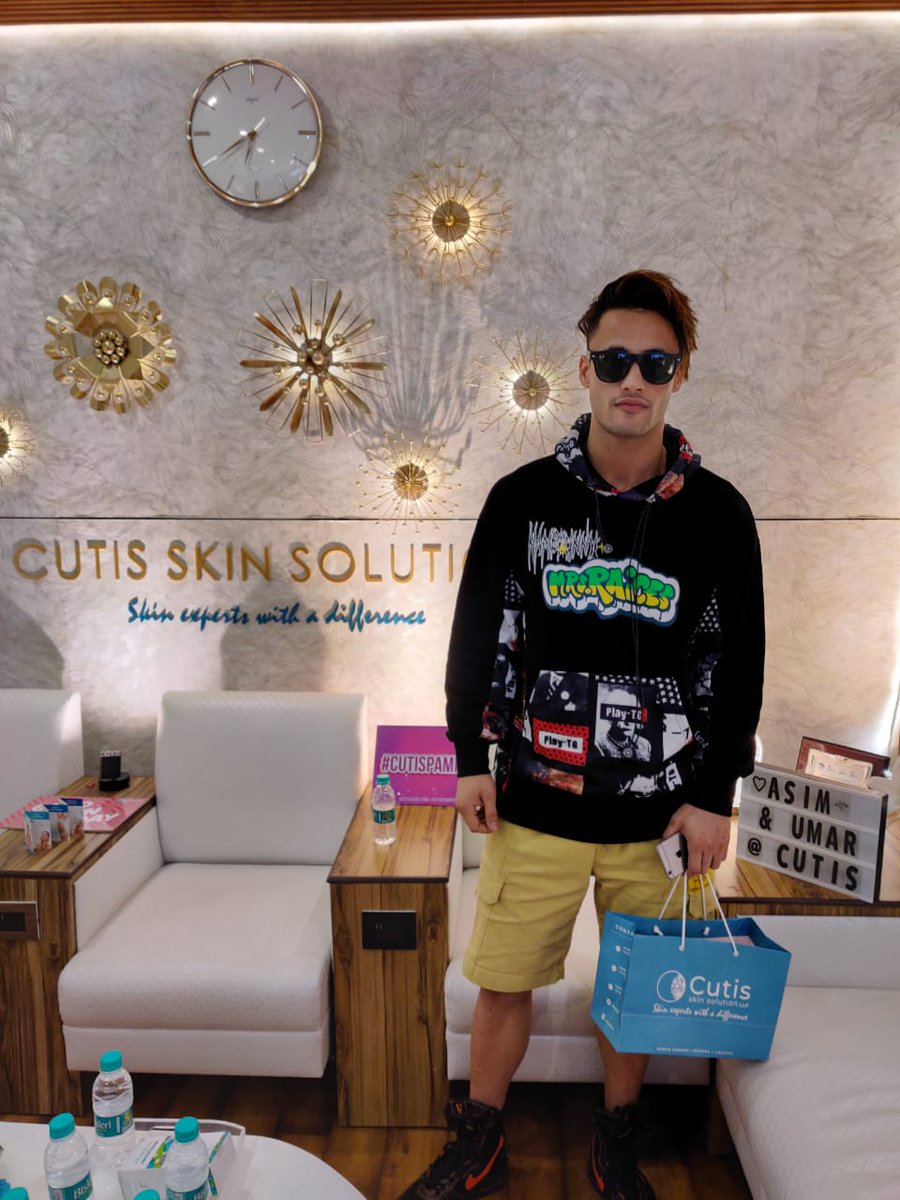 GossipGanj's tweet photo. Straight out of big boss house, #BiggBoss13 1st runner up #AsimRiaz enjoys a pampering session at #cutis skin studio 
He quotes " I had a lovely expereince with my skin treatment ,after treatment I feel fresh and relaxed "

#cutispamper #gossipganj https://t.co/t6yaEn3OFv
