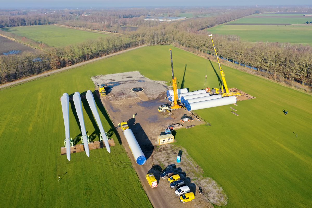 Alle onderdelen zijn geleverd.. nu eerst carnaval daarna schroeven we de twee grote Nordex 149 turbines in elkaar.. en maken we 25 miljoen kWh. schone stroom ... coöperatief.. de opbrengst voor de buurt.. geen stikstof maar euro-depositie