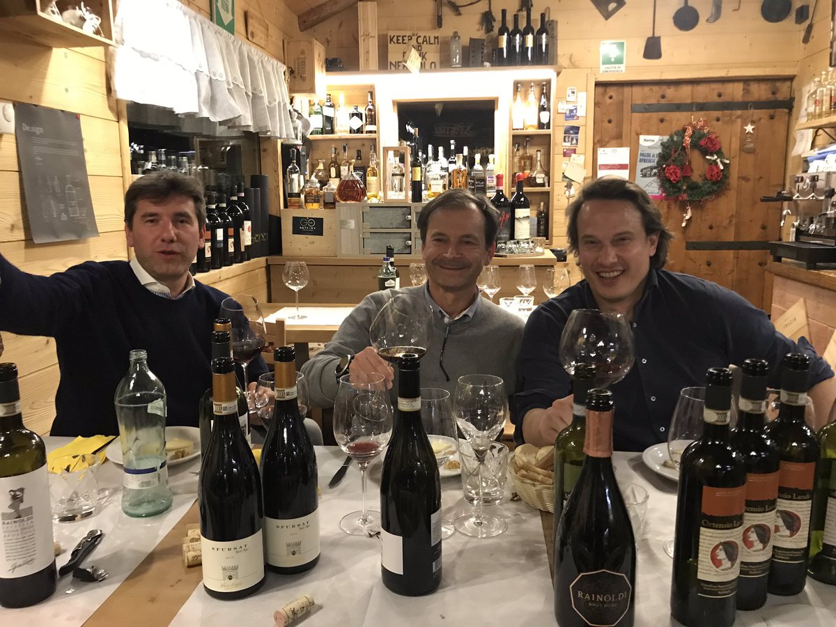 LucaFaccinelli's tweet photo. Grazie @ilpiccolochalet #aprica per la super serata 🍷🍷🍷#valtellina https://t.co/TXI1XJ2Nh3