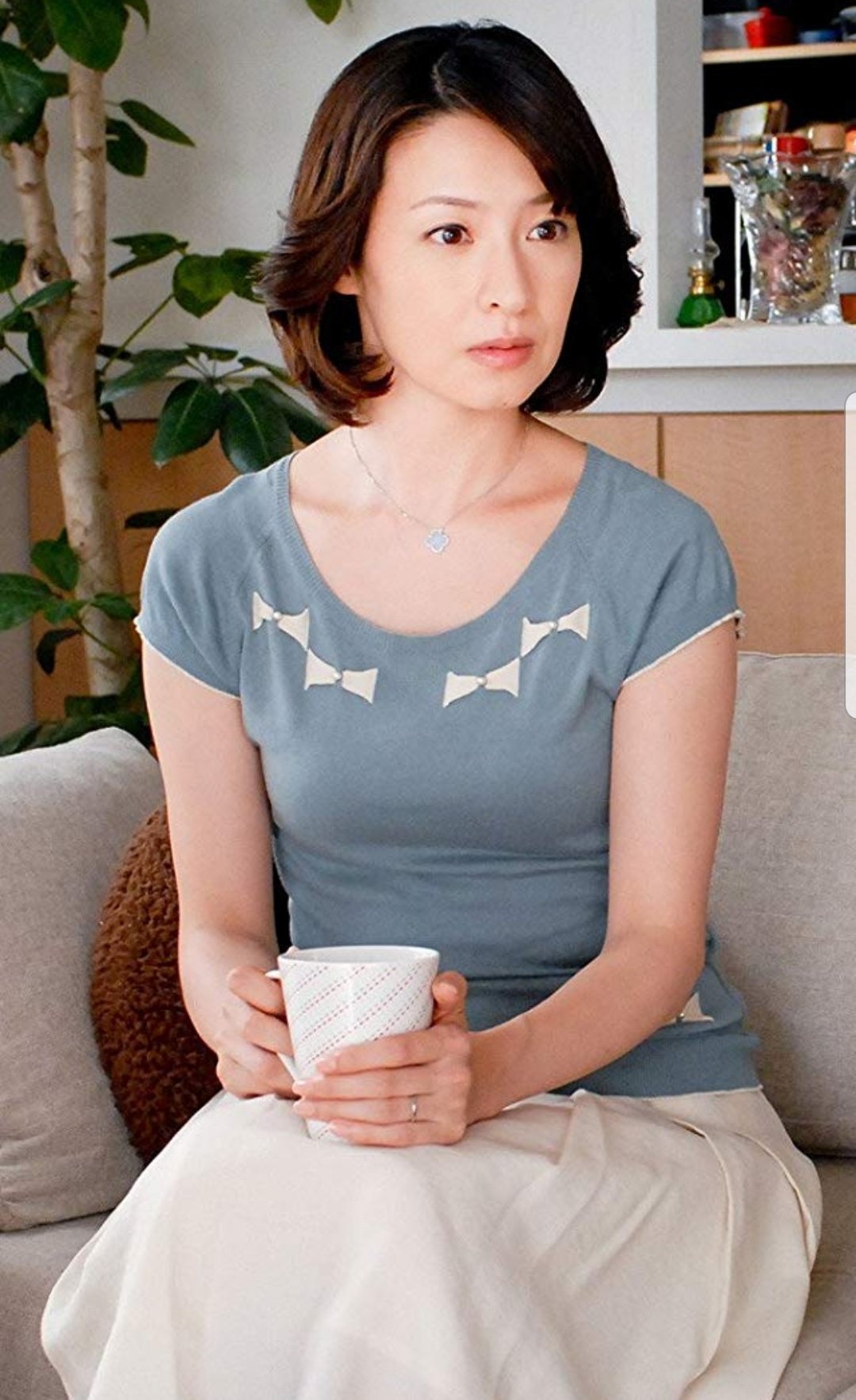 み No Twitter 久しぶりに美しい隣人見てるけど 檀れい可愛すぎるしいつも可愛らしい服装にヴァンクリﾁﾗﾁﾗ光らせてて檀れいにしかできない役って感じ こんな可愛い奥さまどこに生息してるの T Co Lbwb27lajd Twitter
