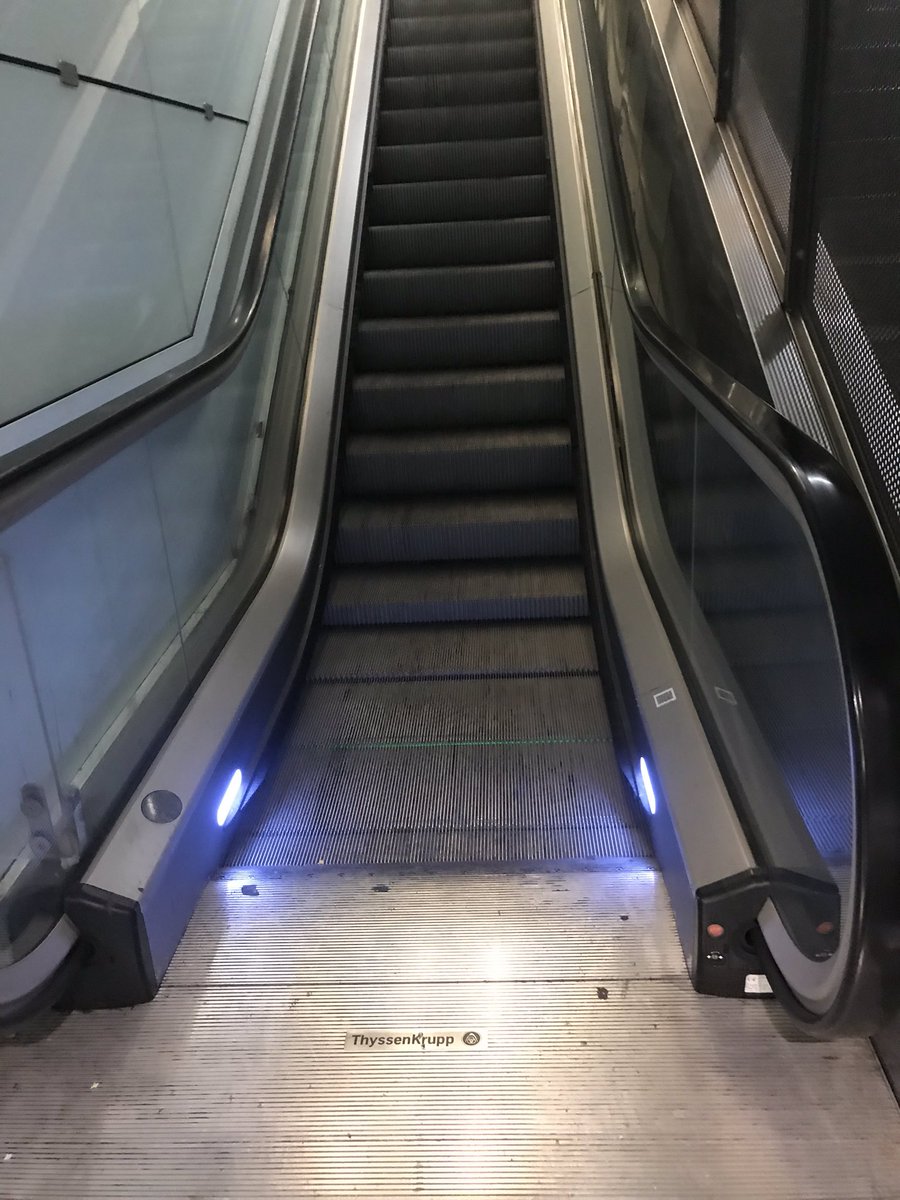 Affianco, l’altra scala mobile sempre #metroc Roma: rotta! <a href="/InfoAtac/">infoatac</a>