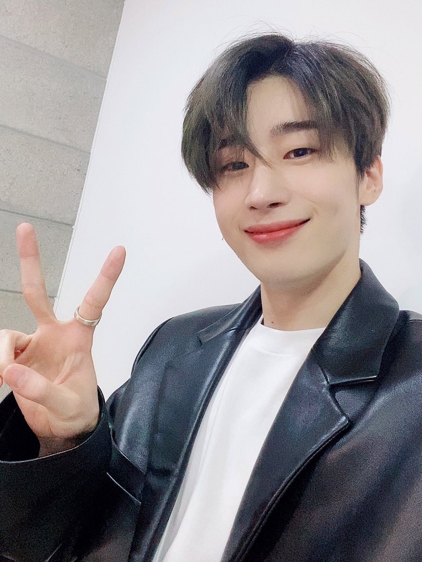 VICTON1109's tweet photo. 🦊🤳
🌑 🐺다크 우야🐺 🌑 https://t.co/9LBIJaAhjY