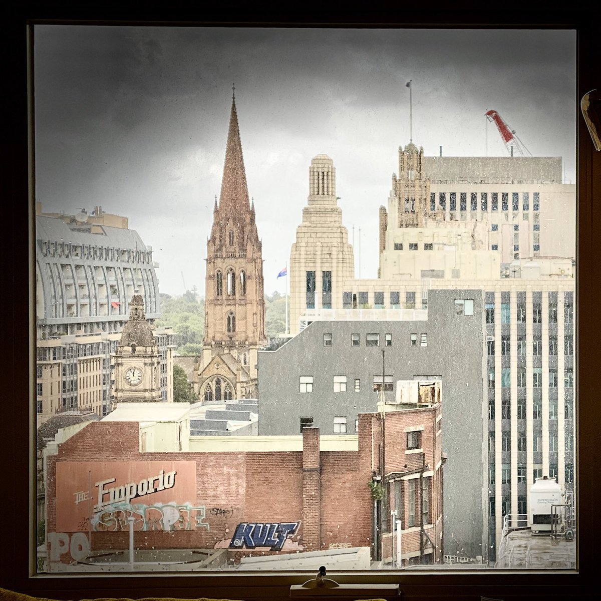 WORLDL1NG's tweet photo. 🖼〰️A view like a painting!〰️🌆 #hotelwindow #melbourne #australia https://t.co/KJVwoYho3H