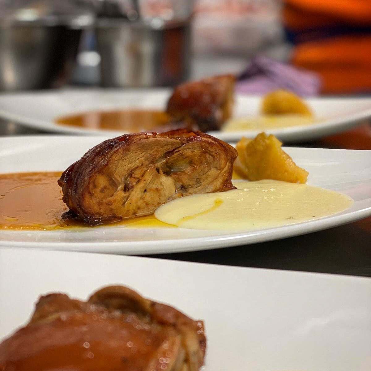 rte_algrano's tweet photo. COCHINILLO | A baja temperatura, deshuesado, con puré de patata y compota de manzana. Producto de primera con D.O Segovia. ¿Lo pruebas? 
.
☎️96.1323233
.
#restaurante #algrano #restaurantealgrano #paterna #valencia #lacañada #gastronomia #gastronomia #cochinillo #segovia https://t.co/9g2fjRIdls