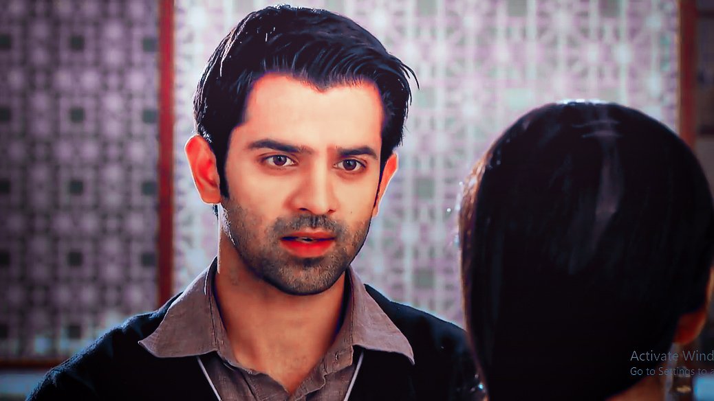 A: Main tou tumhare saamne anay se raha par pata nahi kyun mujhe aesi feeling ho rahi hai ke kal raat theek 12 bajay tum mere saamne aaogi.Ohho Arnav, when did you start going back on your words.  #BarunSobti  #SanayaIrani  #IPKKNDRewind  #IPKKND