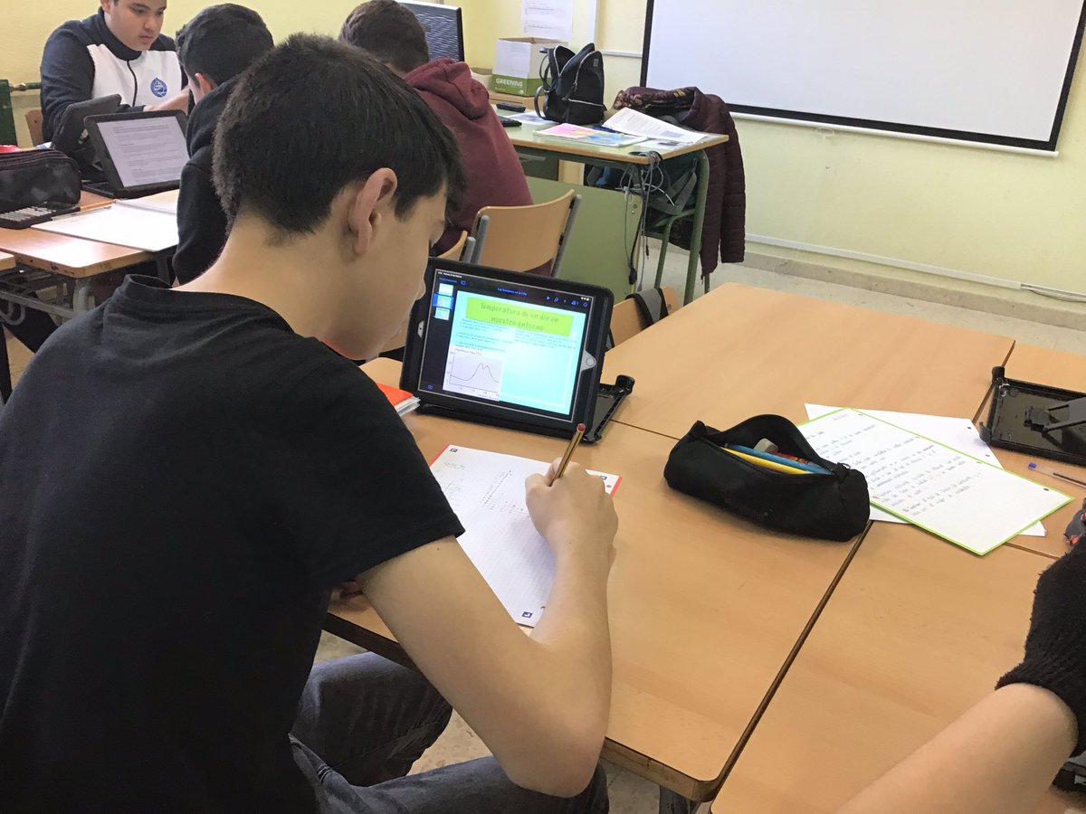 LostSix2's tweet photo. En matemáticas hoy hemos hecho el Keynote y hemos terminado los casos de las actividades 3 y 4.💪🏻💯💯 https://t.co/Qe2Qj9L0zH