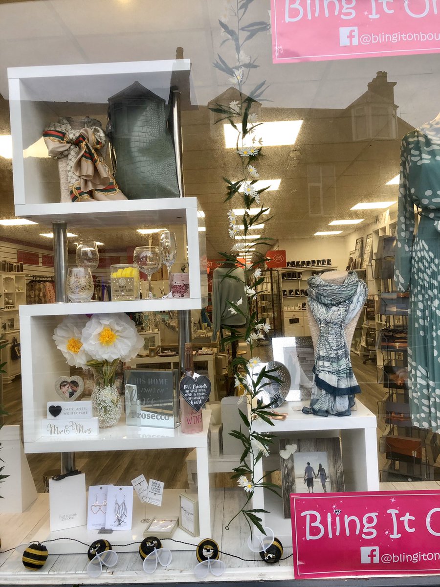 It’s a new window kinda week. We continue the Daisy theme in store too 🌼 #notjustapostoffice #postoffice #gifts #daisychainprestwick