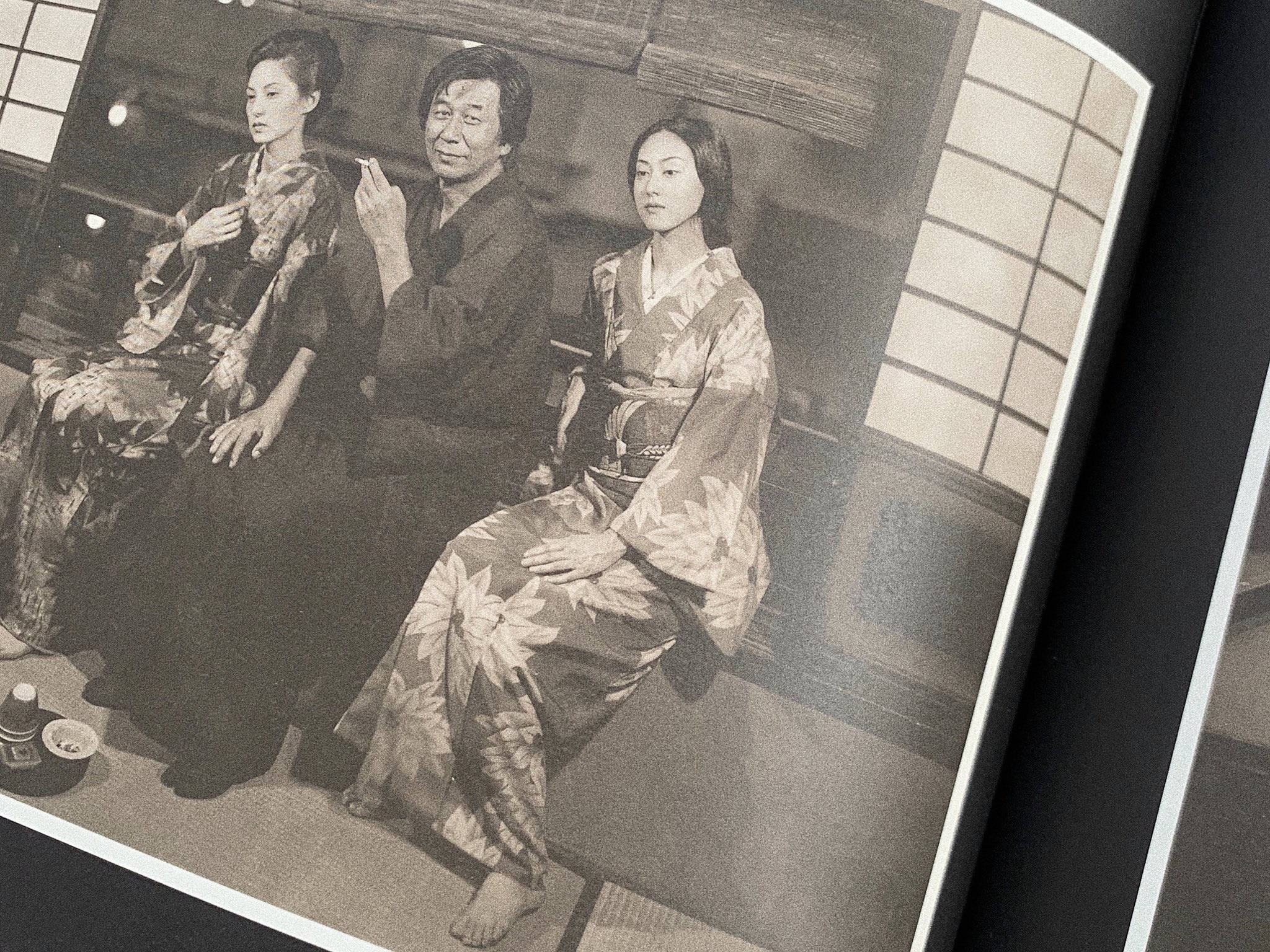 あさなさくま 古本屋で表紙に惹かれた写真集 開いたら 映画 リング で山村志津子 貞子のお母さん を演じた雅子さんが 志津子そのものの姿で写っていた びっくりして初版を調べたら1996年 リング は1998年 狐につままれたような気持ち あさなさくま 古本屋で表紙に惹かれた写真集 開いたら 映画 リング で山村志津子 貞子のお母さん を演じた雅子さんが 志津子そのものの姿で写っていた びっくりして初版を調べたら1996年 リング は1998年 狐につままれたような気持ち
