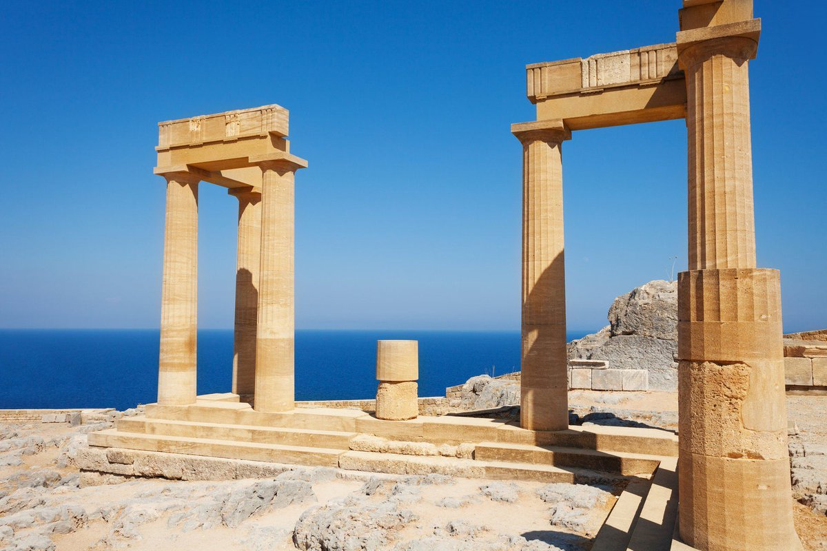 IGrekland's tweet photo. Akropolisklippan i Lindos på Rhodos. https://t.co/7MGnZzY9bd https://t.co/Urp4XYLndg