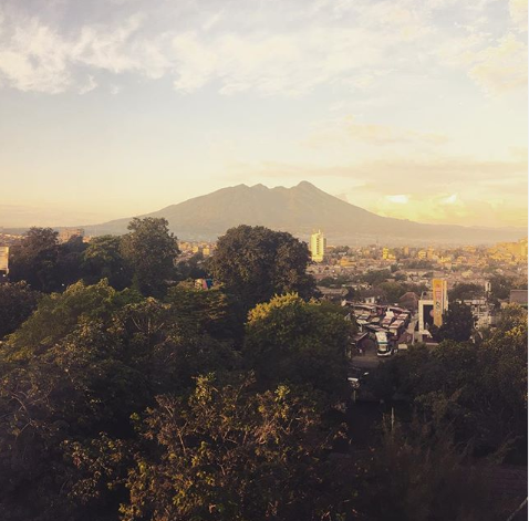 favePadjajaran's tweet photo. Escape, unwind and enjoy every moment.
📷 by @titissarikusuma 
#ArchipelagoInternational #favehotels #favehotelpadjajaranbogor #gunungsalak https://t.co/58XcjyDnrW