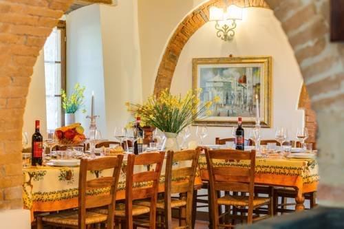 LuckyITHotels's tweet photo. #Hotel Deals in #CastelnuovoBerardenga #VillaIlCerretaccio starting at EUR1269.35 https://t.co/jGorUg9ekf https://t.co/eSbvNPcZUj
